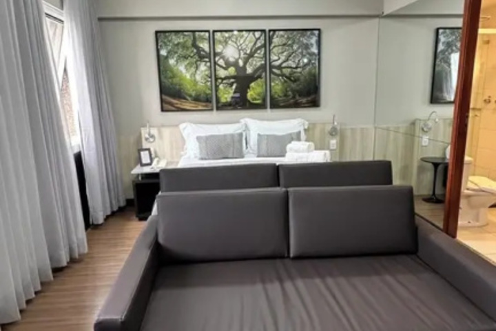 Room 4 of 12
