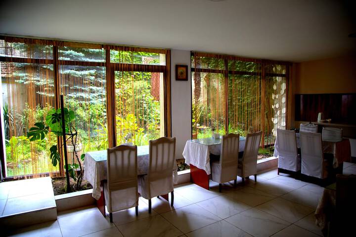 Dining 34 of 42
