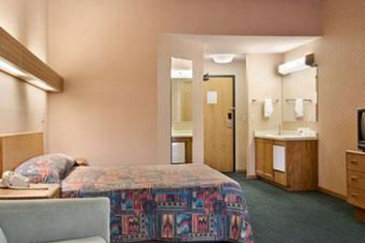 Room 28 of 38