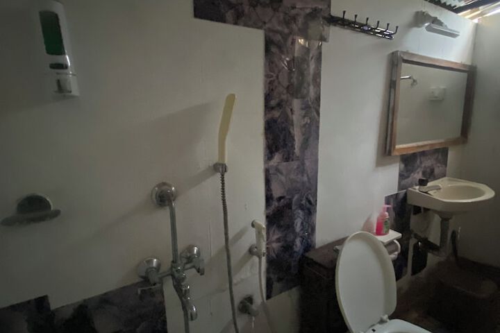 Room 51 of 77