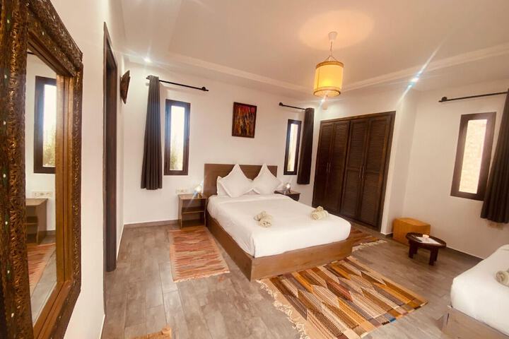 Room 27 of 153