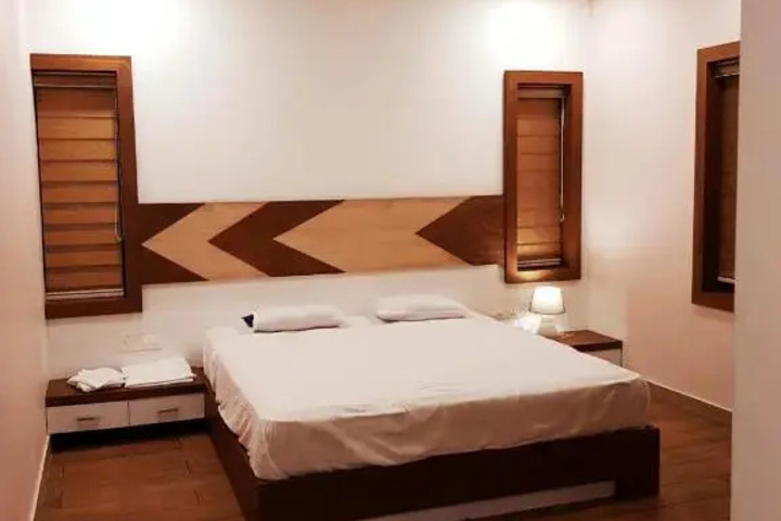 Room 4 of 10