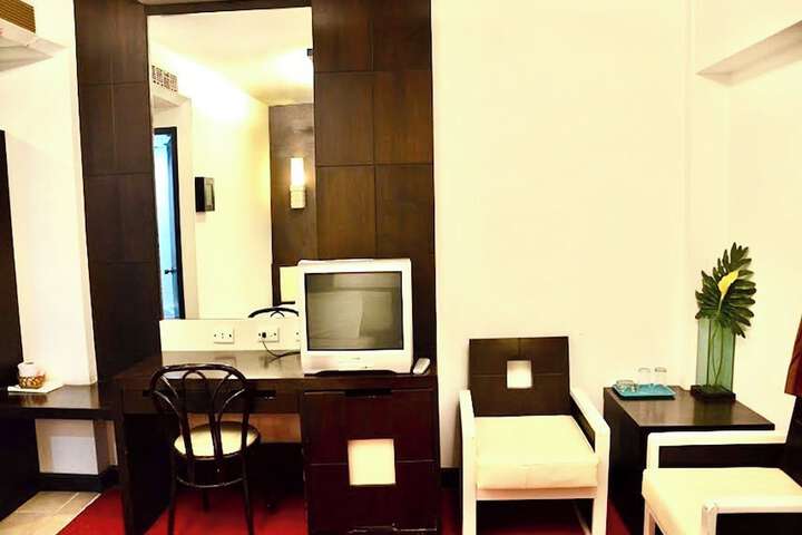 Room 10 of 38