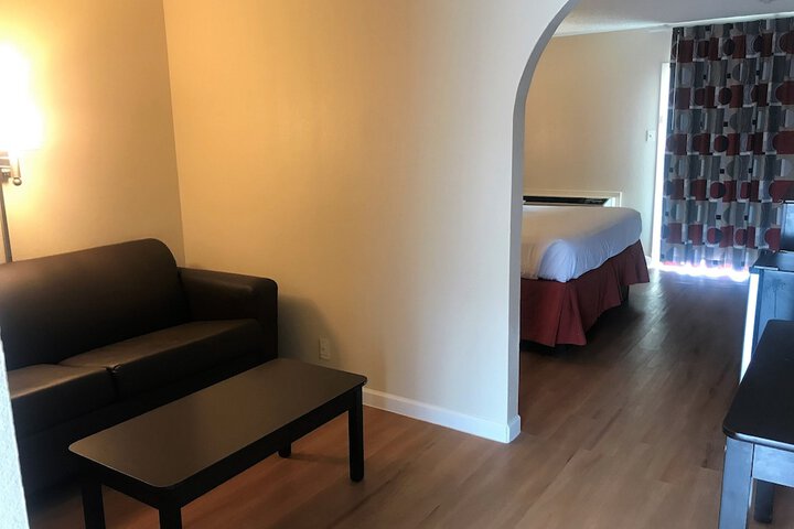 Room 7 of 9