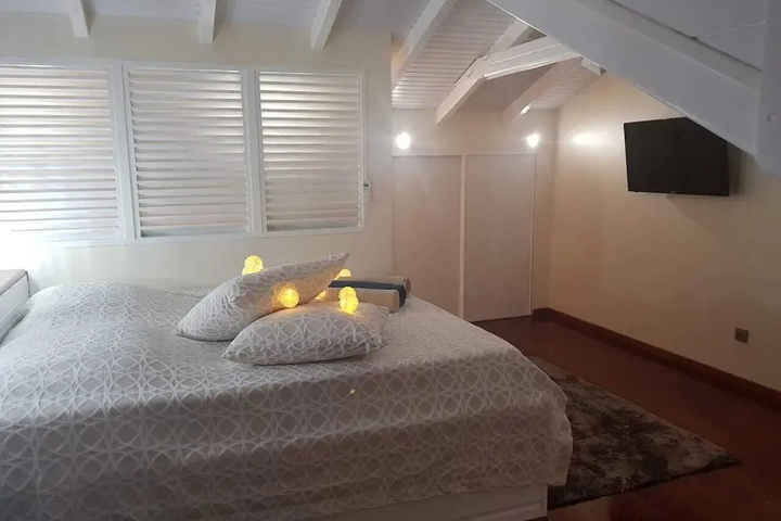 Room 4 of 5