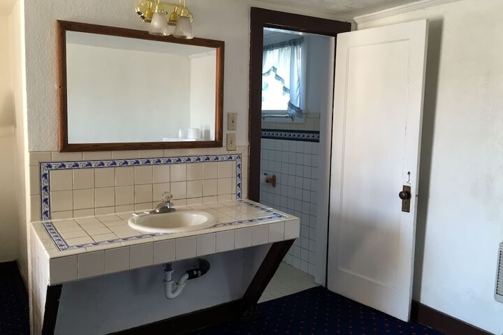 Room 15 of 21