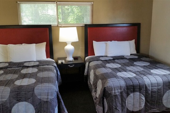 2 Double Beds (3 of 9)