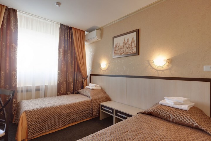 Room 6 of 33