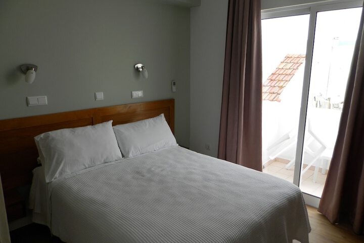Room 4 of 40