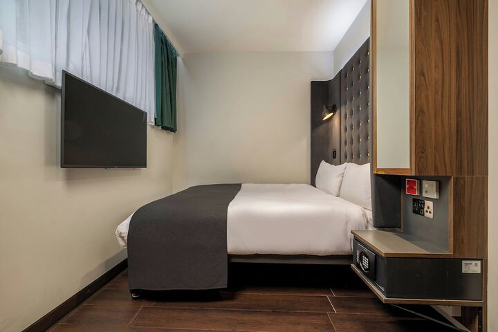 Room 35 of 64