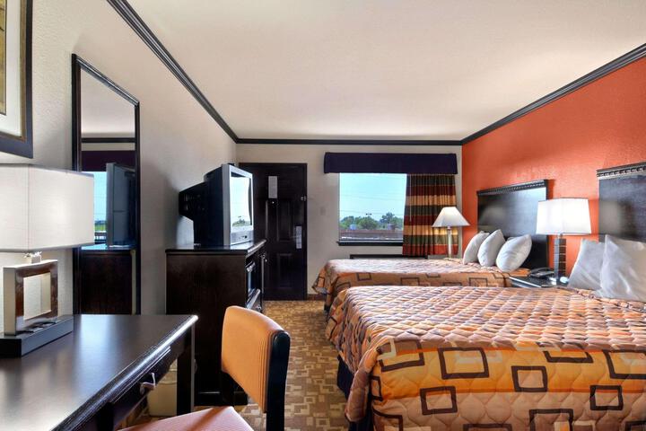 2 Double Beds (2 of 3)