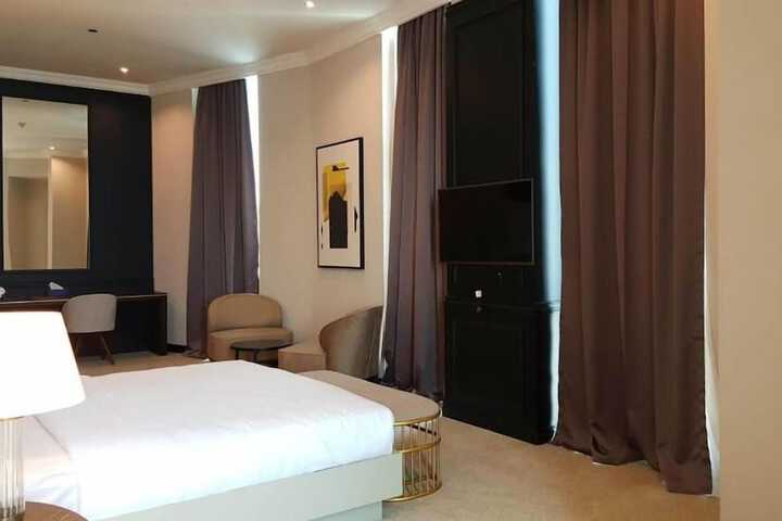 Room 6 of 60