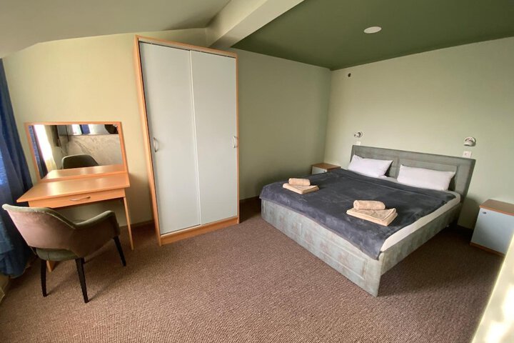 Room 17 of 96