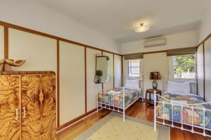 Room 7 of 12