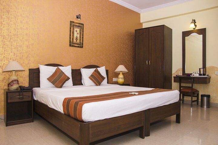 Room 3 of 20