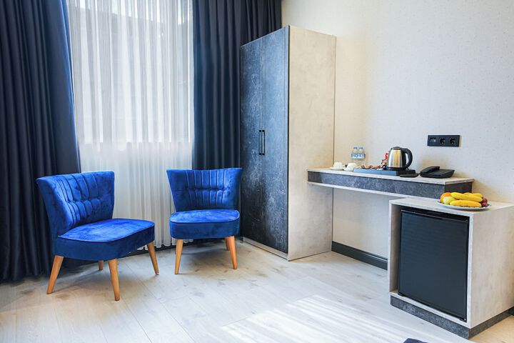 Room 10 of 27
