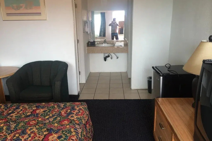 Image of SUNSET INN