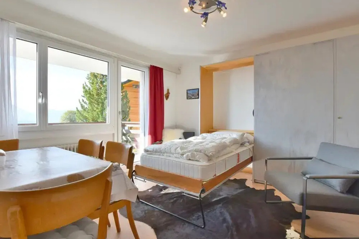 Room 2 of 11