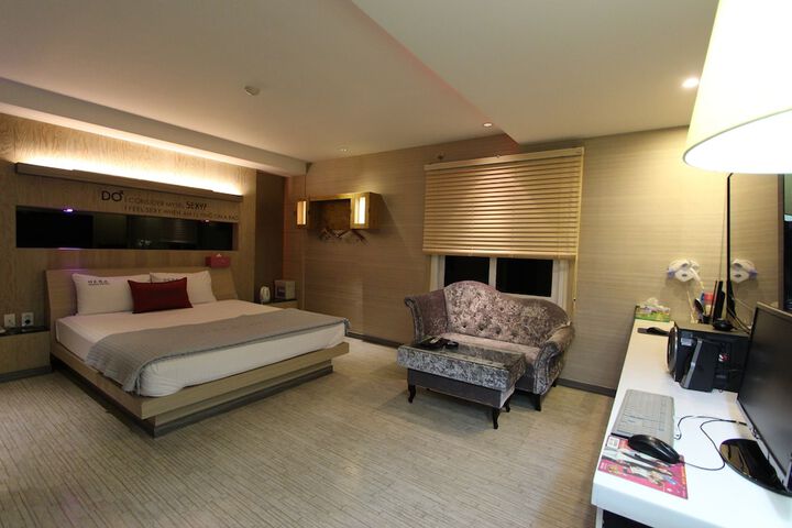 Room 15 of 56