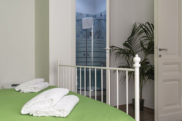 Room 18 of 28