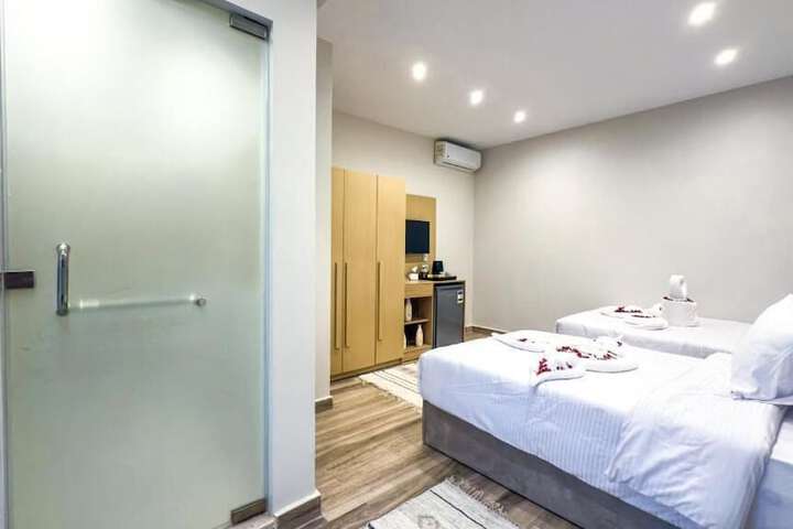 Room 5 of 27