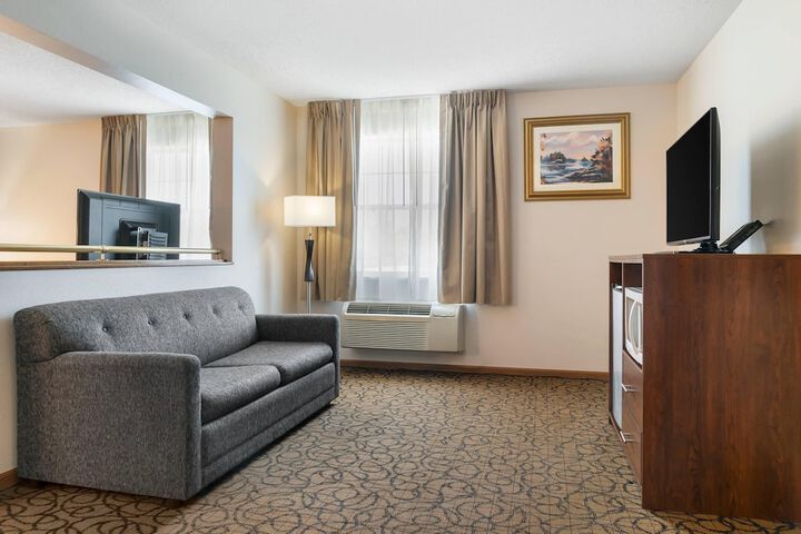 Room 32 of 43