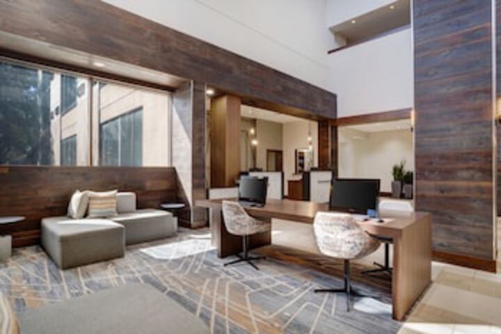 Lobby lounge