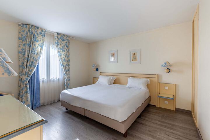 Room 5 of 47