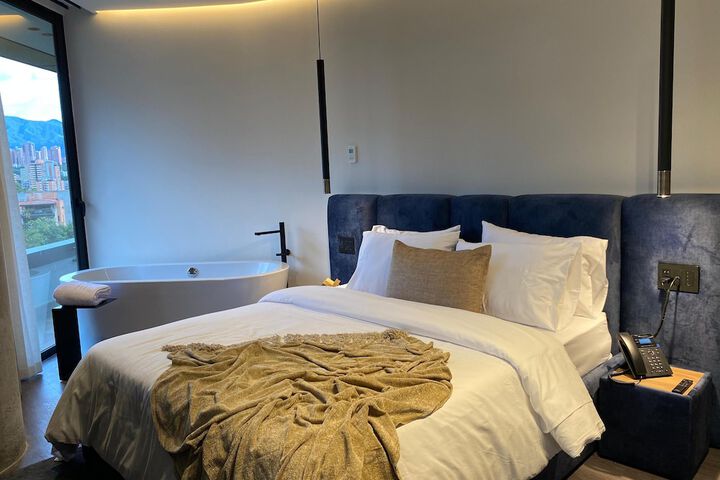 Room 14 of 93