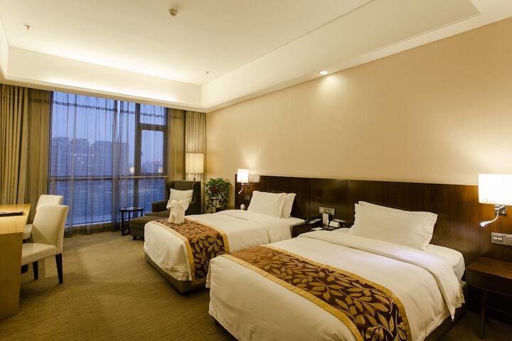 Room 7 of 33