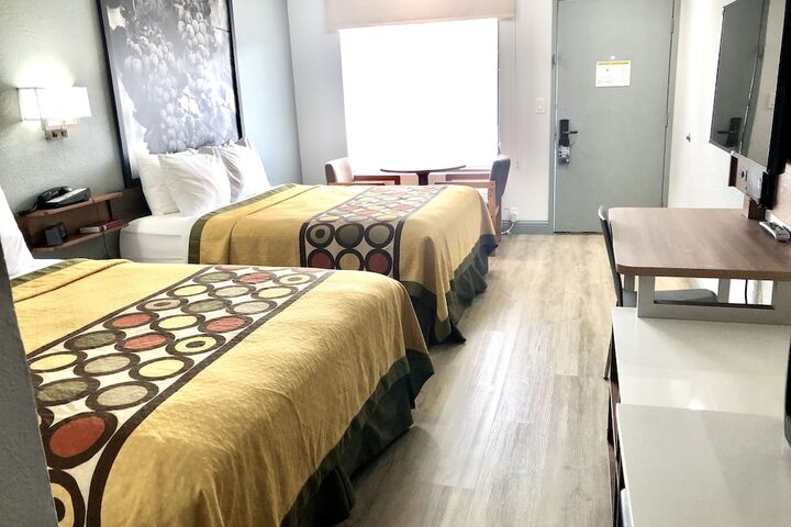 1 Queen Bed (47 of 49)