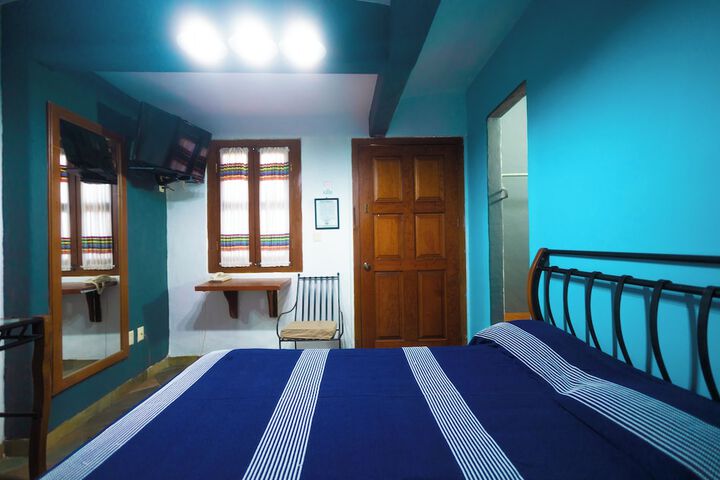 Room 33 of 82