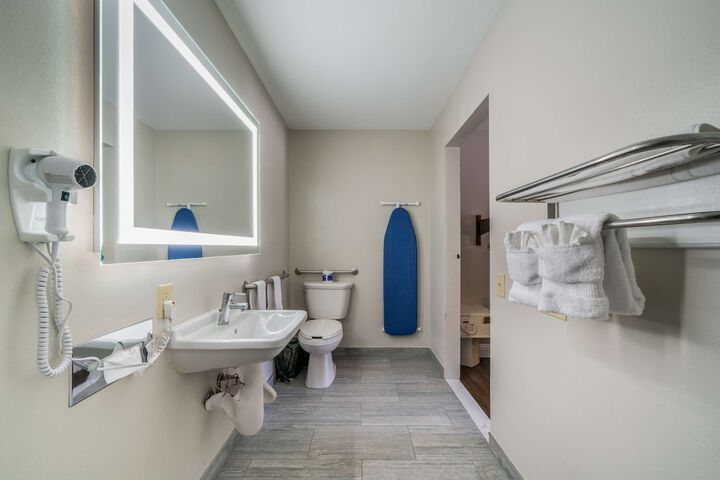 Room 15 of 25