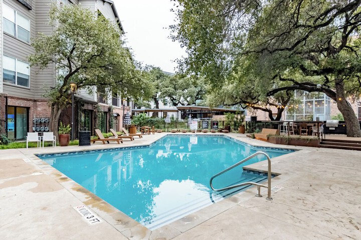 Pool 132 of 137