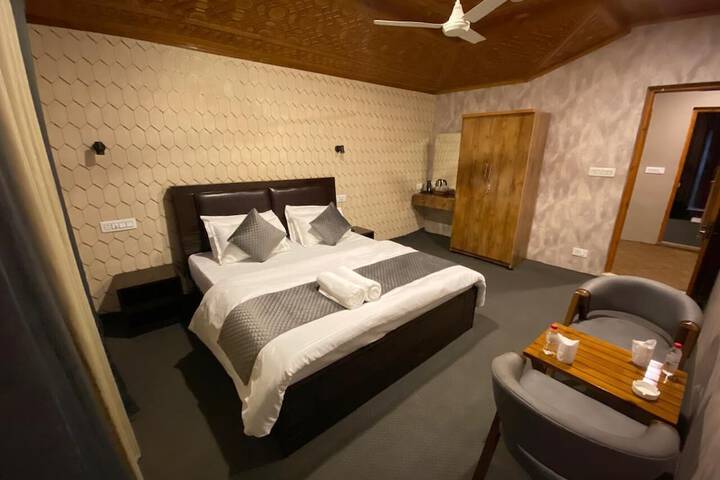 Room 7 of 27
