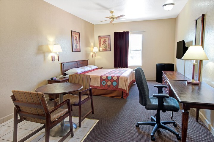 1 King Bed (8 of 14)
