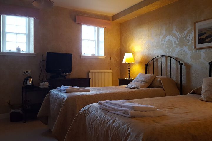 Room 6 of 37