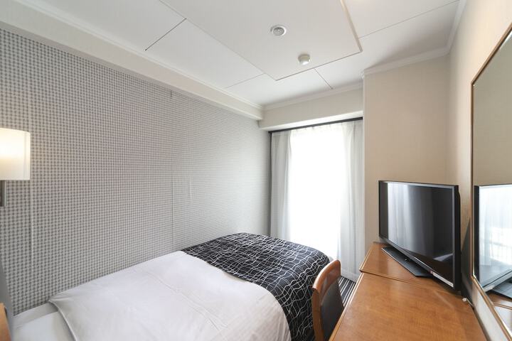 Room 4 of 40