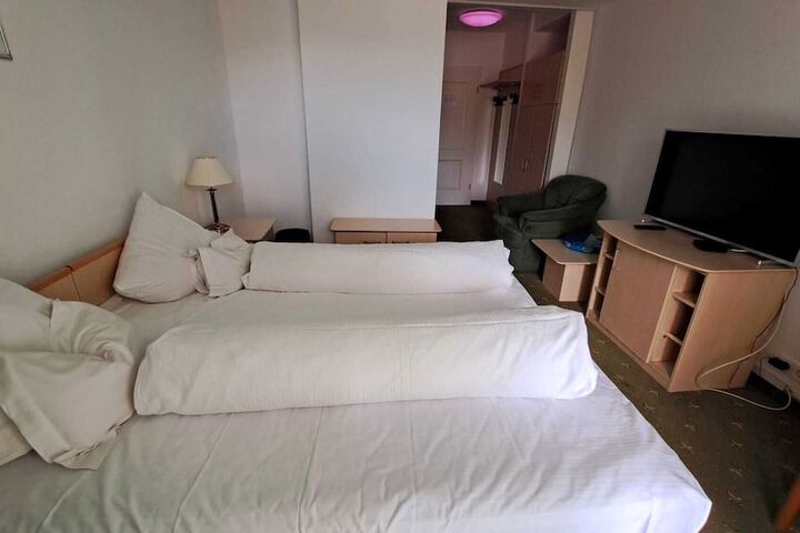 Room 12 of 28
