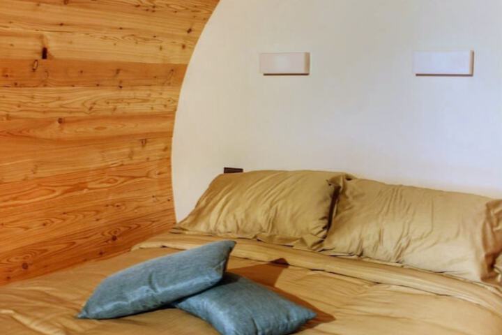 Room 7 of 28