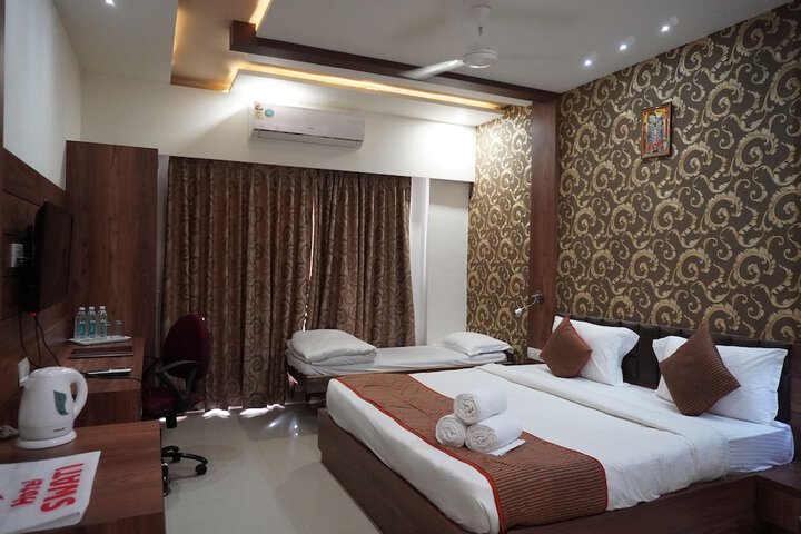 Room 2 of 6