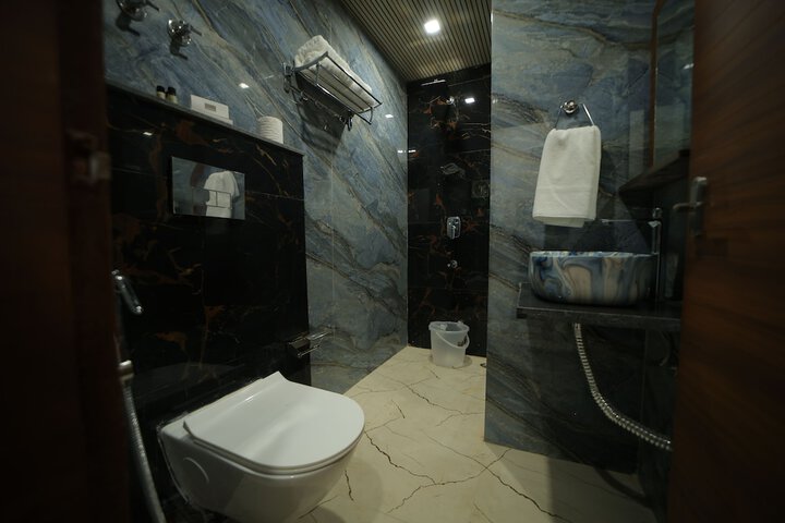Room 27 of 36