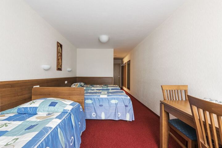 Room 10 of 64