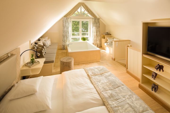 Room 4 of 33