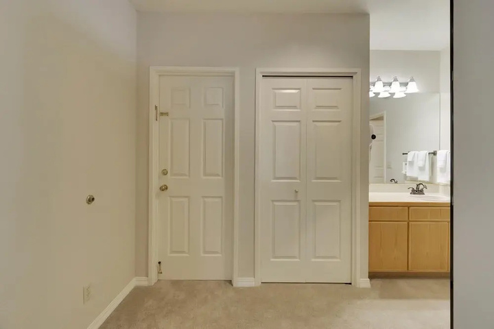 Room 6 of 14