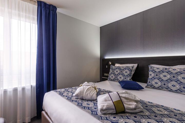 Room 40 of 93