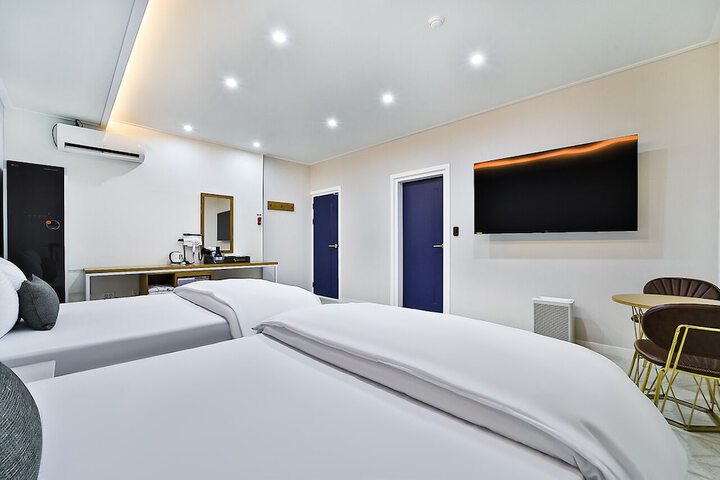 Room 12 of 43