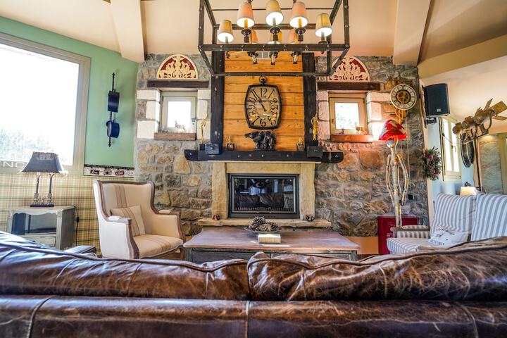 Lounge 57 of 71