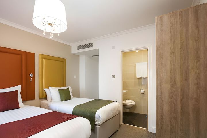 Room 10 of 165