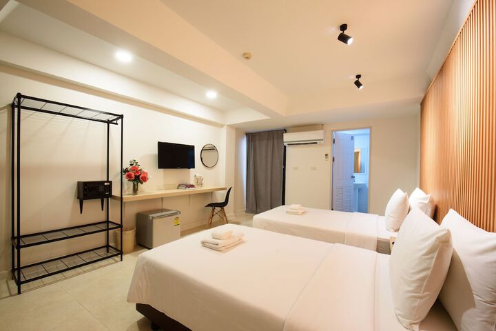 Room 10 of 38